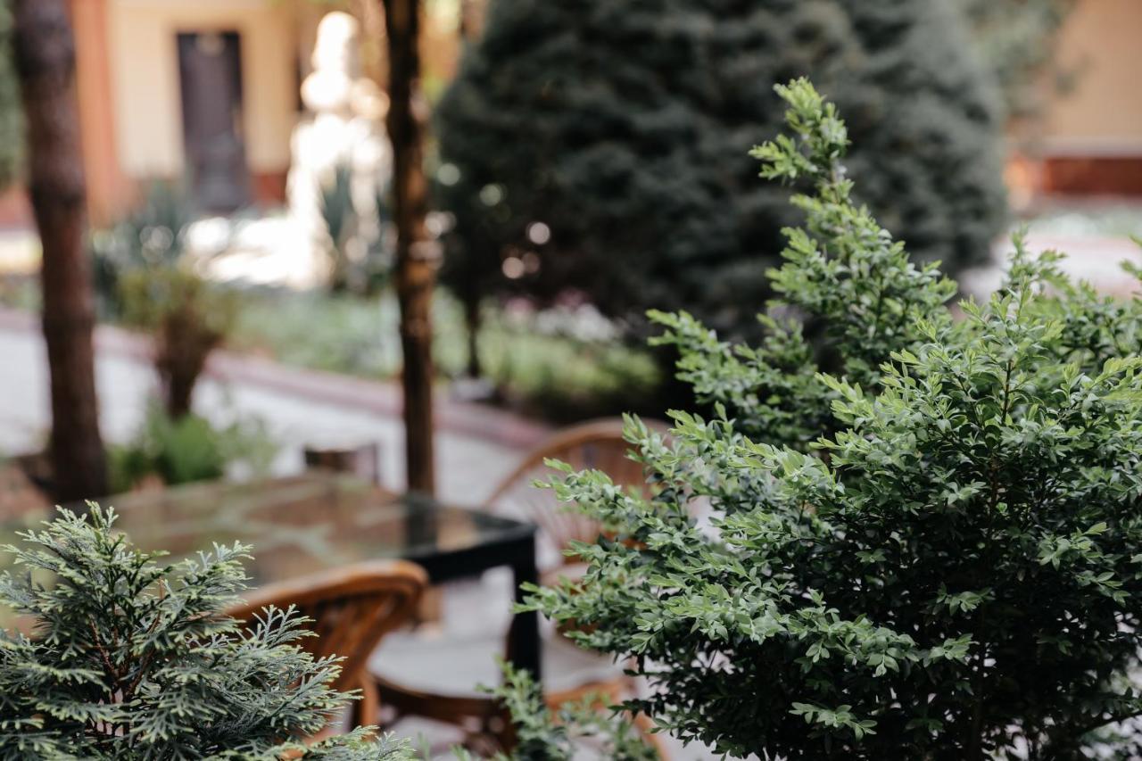 Grand Hotel Bishkek Luaran gambar
